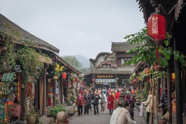 首届松花江滑冰马拉松｜快讯：冰上龙舟赛事前三名出炉